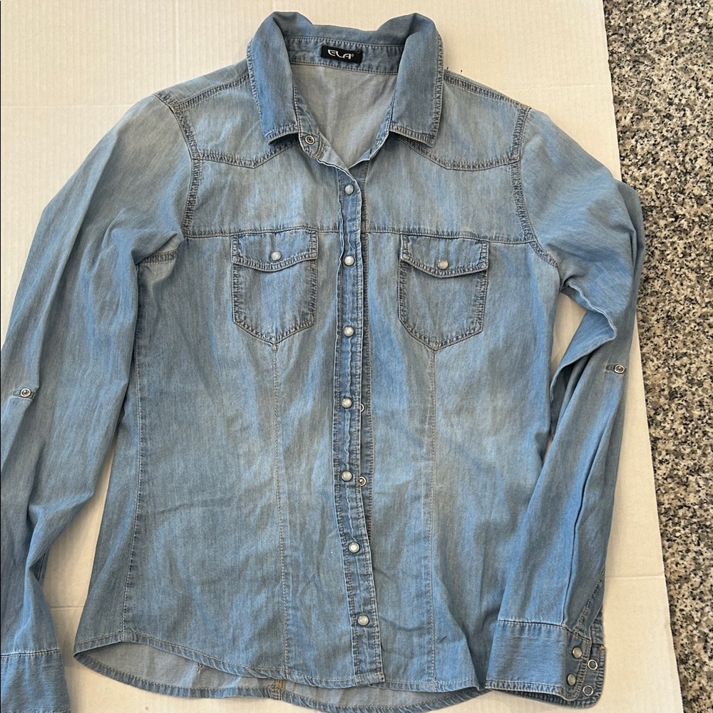 Light denim pearl button Western wear tailored shirt size small